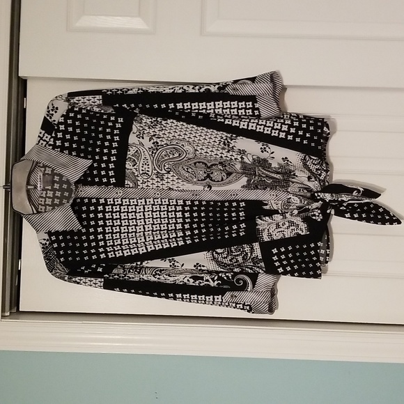 Peter Nygard Tops - NYGARD Blouse, black & white print, size 2x
